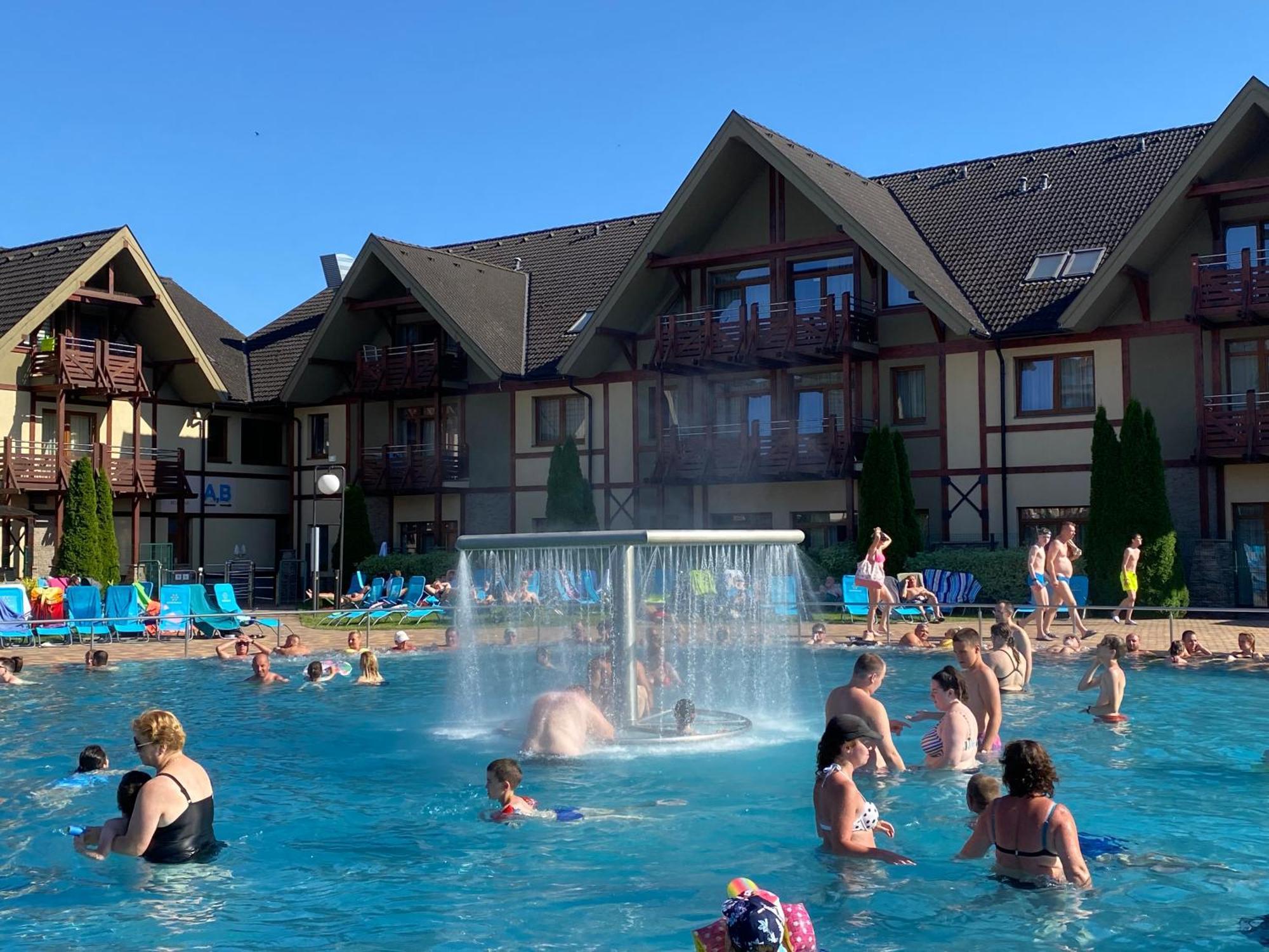 Apartment Family Besenova - Free Pool Bešeňová المظهر الخارجي الصورة